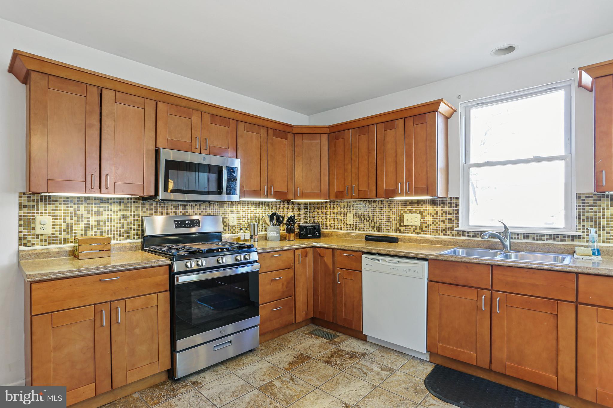 5509 Heatherwood Road Halethorpe, MD 21227 - Photo 10 of 34 Gourmet Kitchen w/Gas Cooking