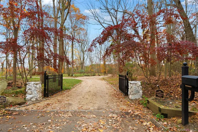 $2,475,000 | 40 West View Drive, Oyster Bay, NY 11771