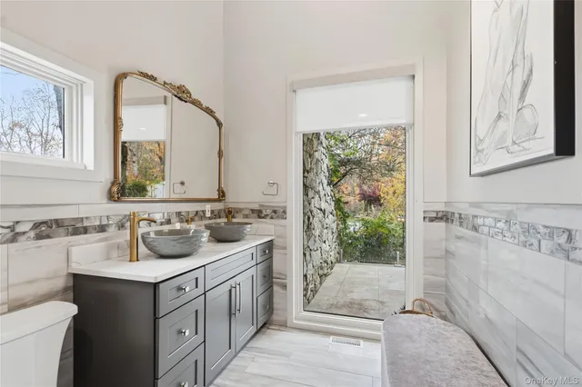 $2,475,000 | 40 West View Drive, Oyster Bay, NY 11771