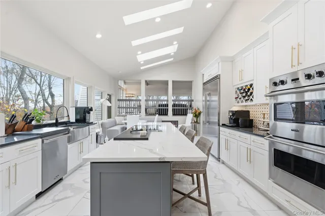 $2,475,000 | 40 West View Drive, Oyster Bay, NY 11771