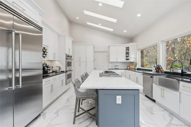 $2,475,000 | 40 West View Drive, Oyster Bay, NY 11771