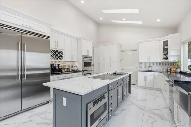 $2,475,000 | 40 West View Drive, Oyster Bay, NY 11771