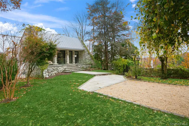 $2,475,000 | 40 West View Drive, Oyster Bay, NY 11771