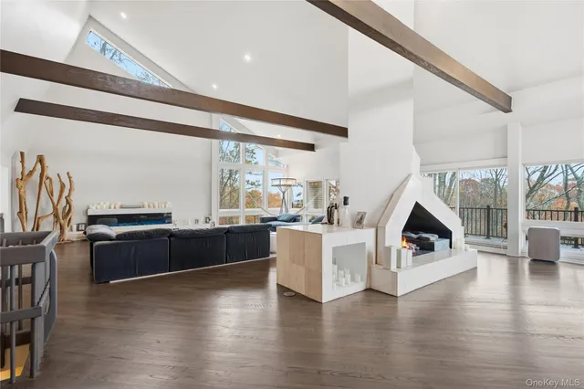 $2,475,000 | 40 West View Drive, Oyster Bay, NY 11771