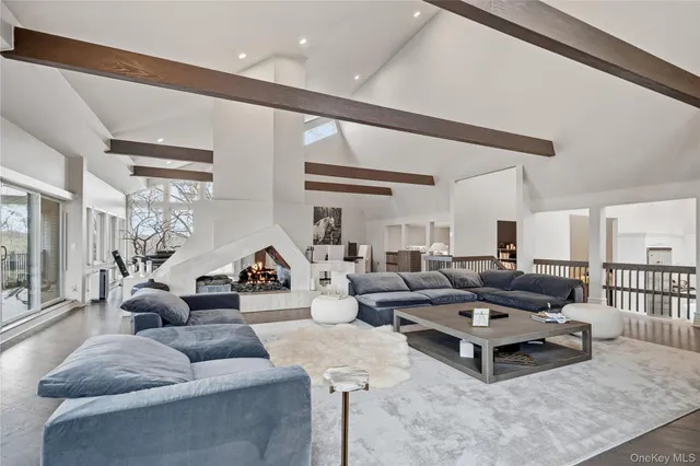 $2,475,000 | 40 West View Drive, Oyster Bay, NY 11771