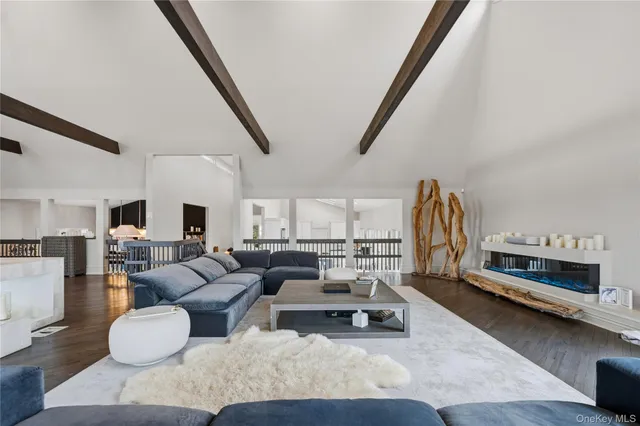 $2,475,000 | 40 West View Drive, Oyster Bay, NY 11771