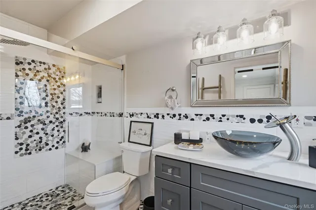 $2,475,000 | 40 West View Drive, Oyster Bay, NY 11771