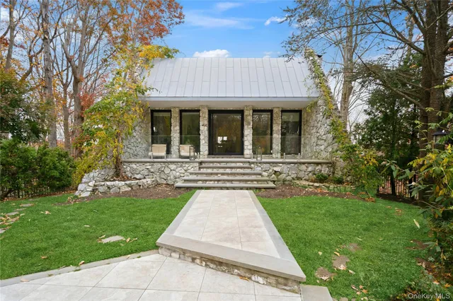 $2,475,000 | 40 West View Drive, Oyster Bay, NY 11771