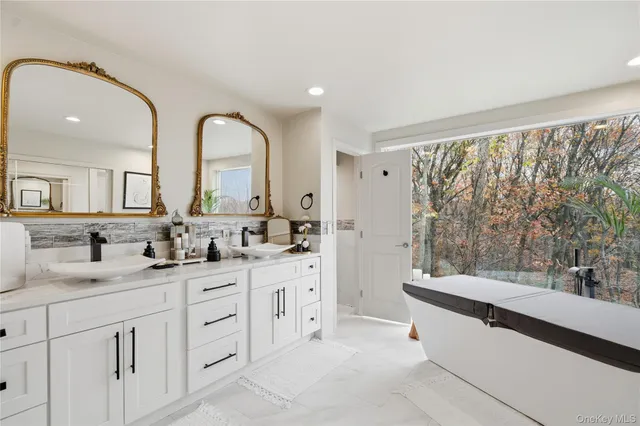 $2,475,000 | 40 West View Drive, Oyster Bay, NY 11771