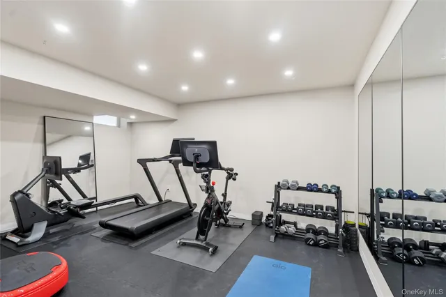 $2,475,000 | 40 West View Drive, Oyster Bay, NY 11771