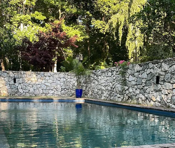 $2,475,000 | 40 West View Drive, Oyster Bay, NY 11771