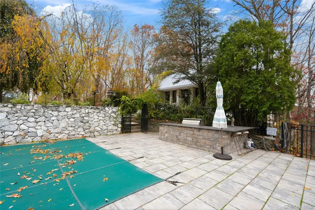 $2,475,000 | 40 West View Drive, Oyster Bay, NY 11771