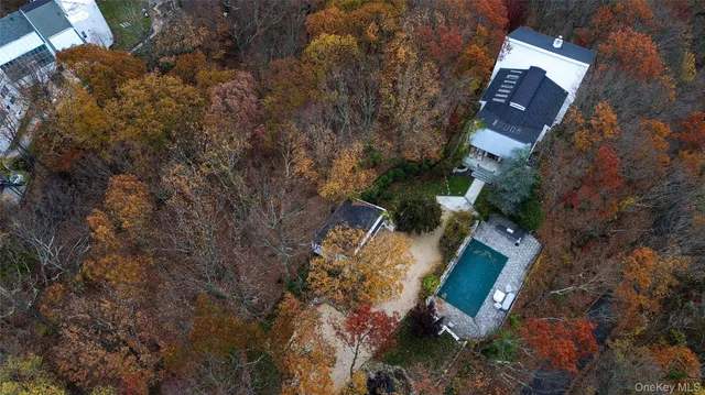 $2,475,000 | 40 West View Drive, Oyster Bay, NY 11771