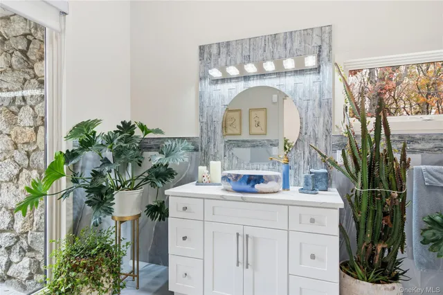 $2,475,000 | 40 West View Drive, Oyster Bay, NY 11771