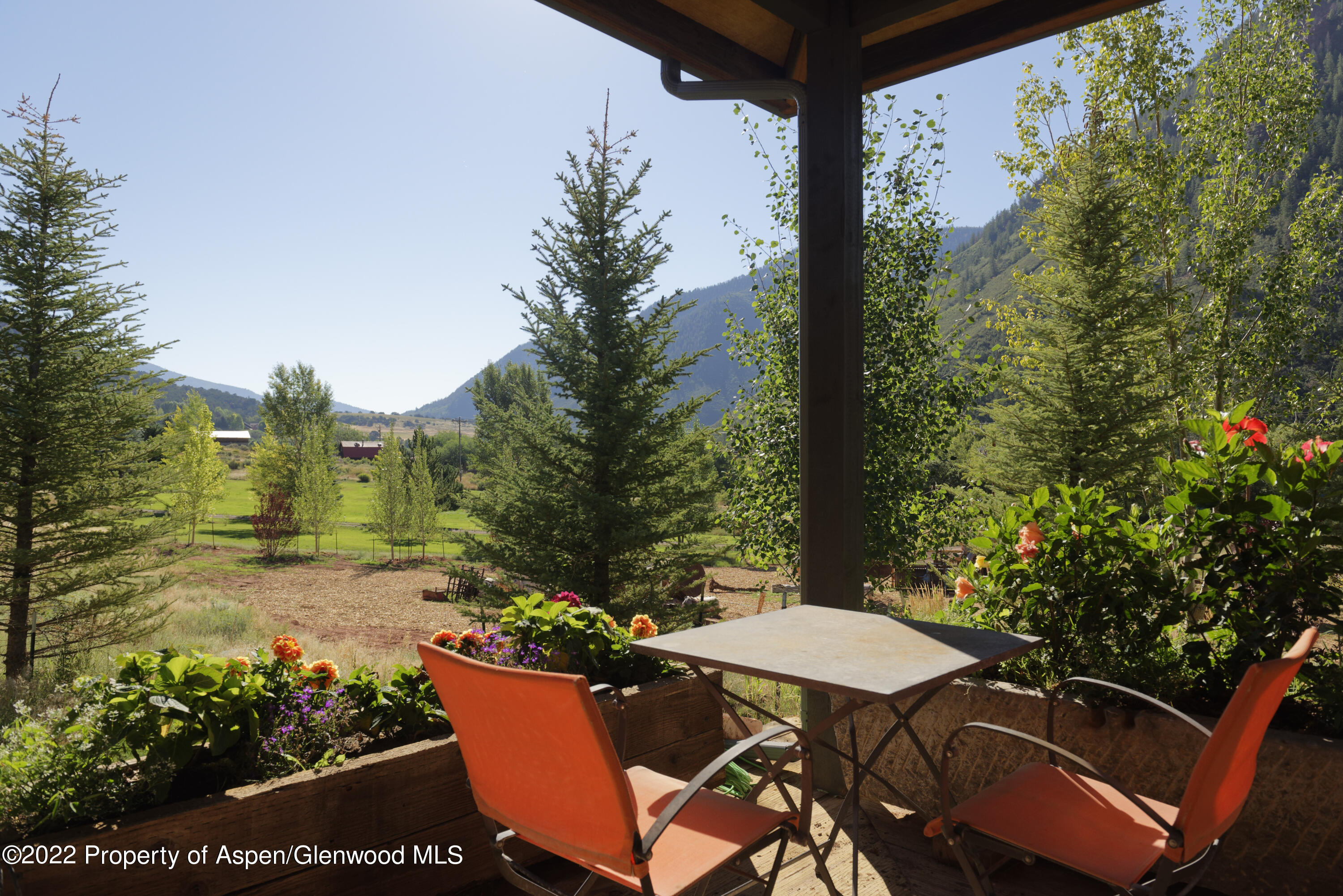 202 Castle View Drive Basalt, CO 81621 - Photo 18 of 29 a view of a chairs and table in the patio