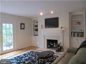 572 Corner Ketch Road Downingtown, PA 19335 - Photo 4 of 12 Living Room
