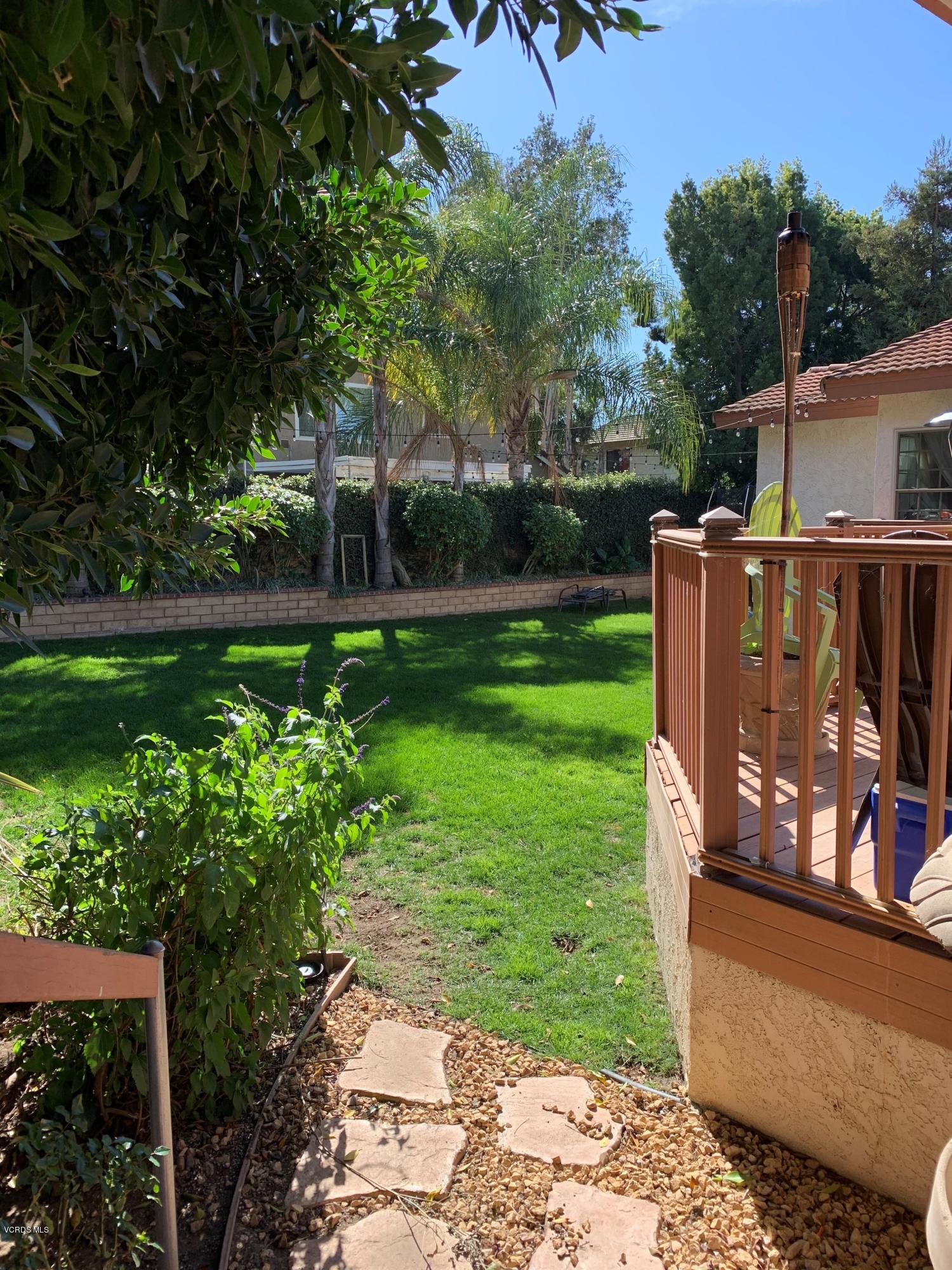 13130 Williams Ranch Road Moorpark, CA 93021 - Photo 22 of 33 13130leftbpatio
