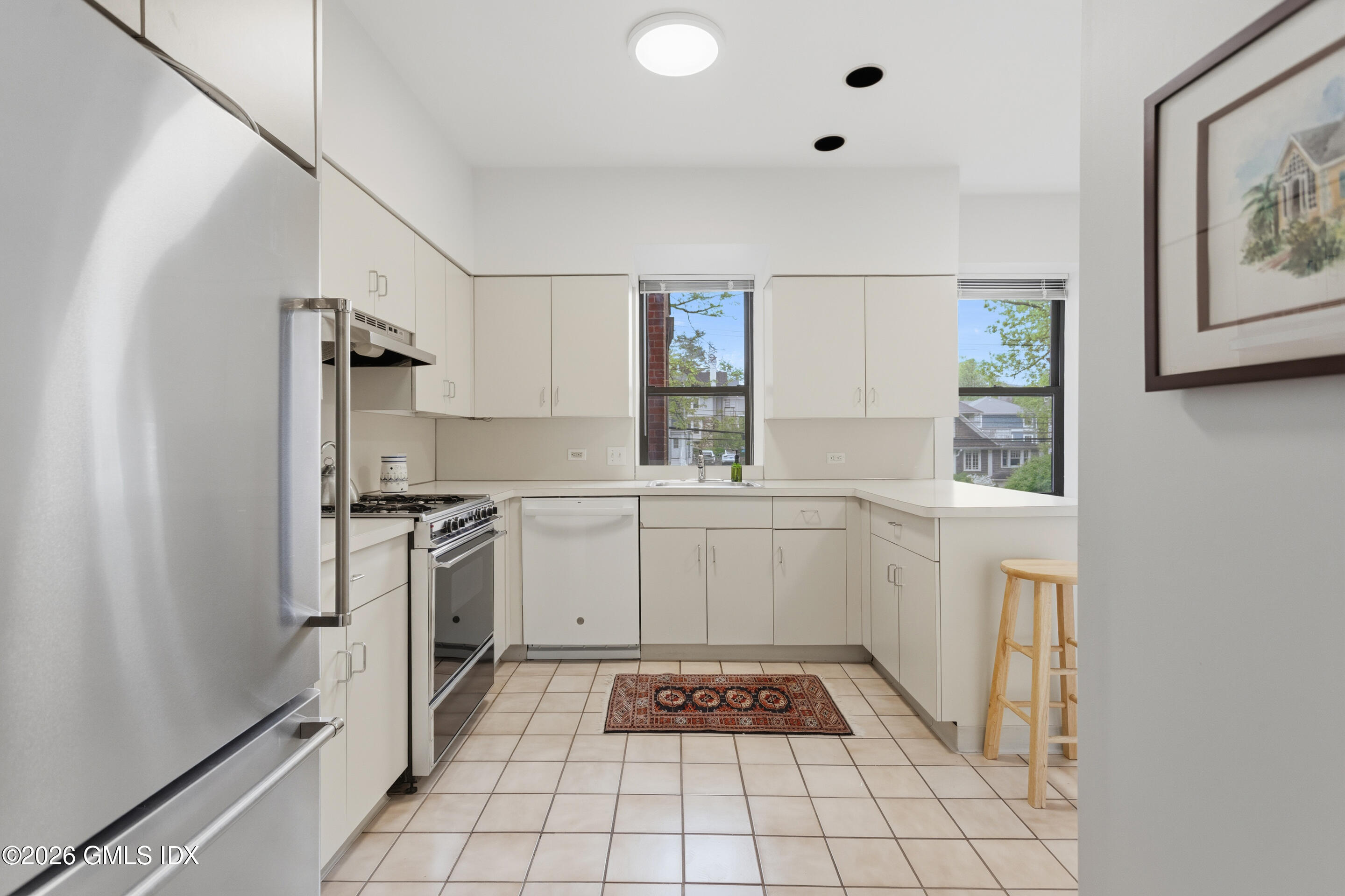 40 West Elm Street, Unit 2M Greenwich, CT 06830 - Photo 15 of 25 Kitchen