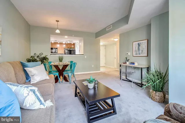 $2,050 | 930 Wayne Avenue, Unit 207, Silver Spring, MD 20910