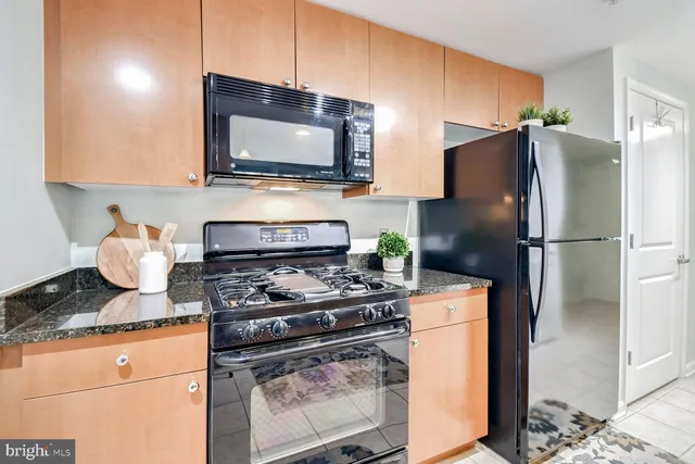 $2,050 | 930 Wayne Avenue, Unit 207, Silver Spring, MD 20910