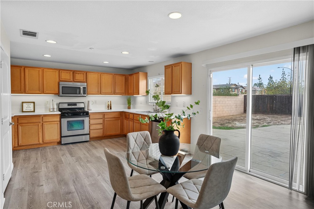 9406 Kentfield Court Riverside, CA 92508 - Photo 18 of 64 Spacious kitchen opens to the backyard