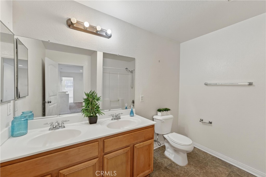 9406 Kentfield Court Riverside, CA 92508 - Photo 36 of 64 Full upstairs bathroom with dual vanities — perfect for guests or family