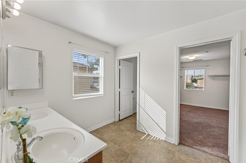 9406 Kentfield Court Riverside, CA 92508 - Photo 47 of 64 Primary bathroom