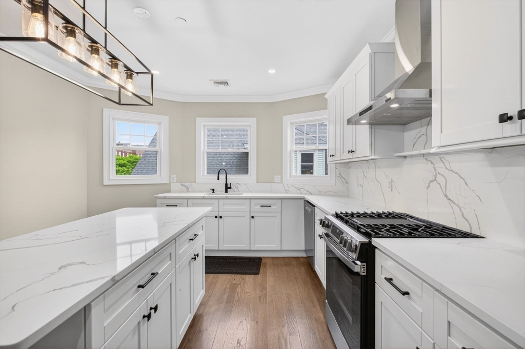 152 Washington Street, Unit 3 Boston, MA 02135 - Photo 3 of 22