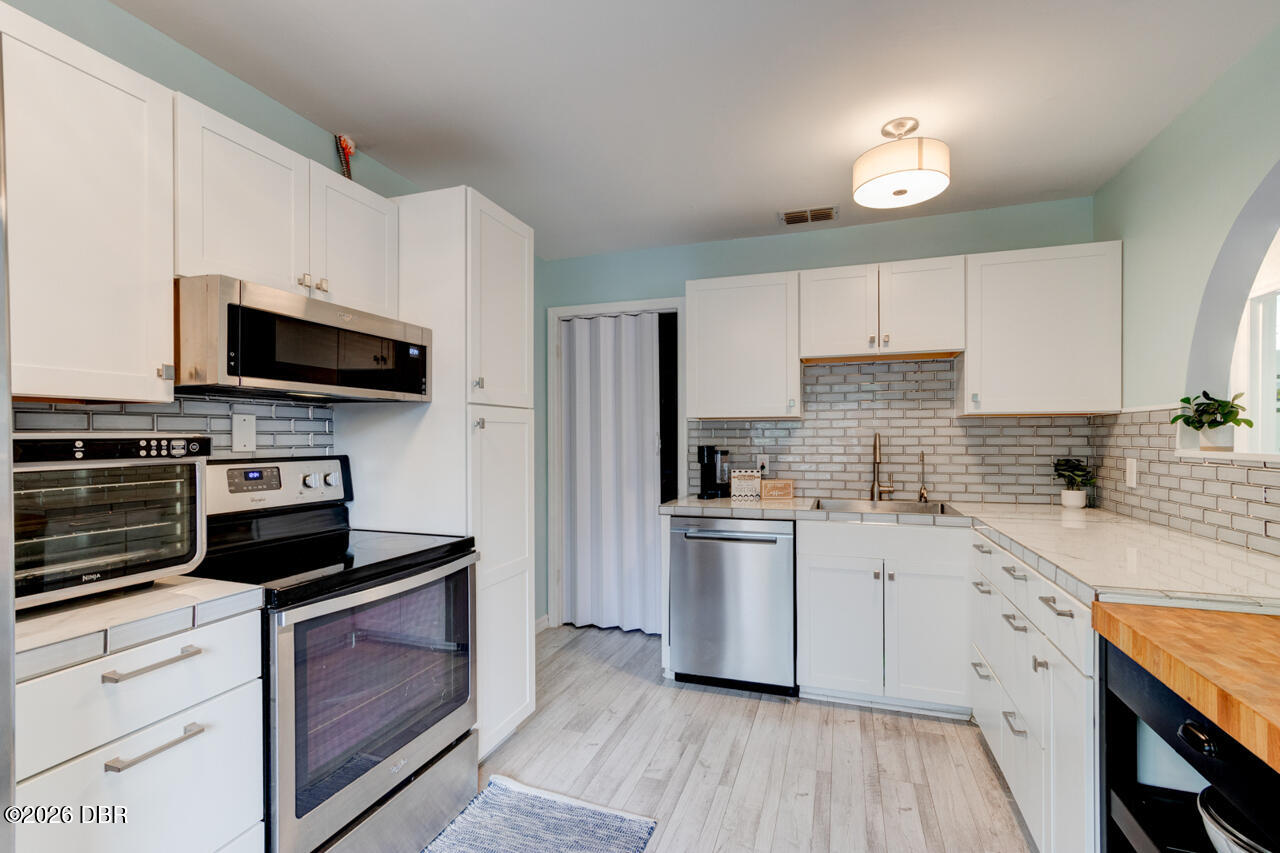 1601 Big Tree Road, Unit 408 Daytona Beach, FL 32119 - Photo 6 of 23 Experienced realtor Tracey Sandell