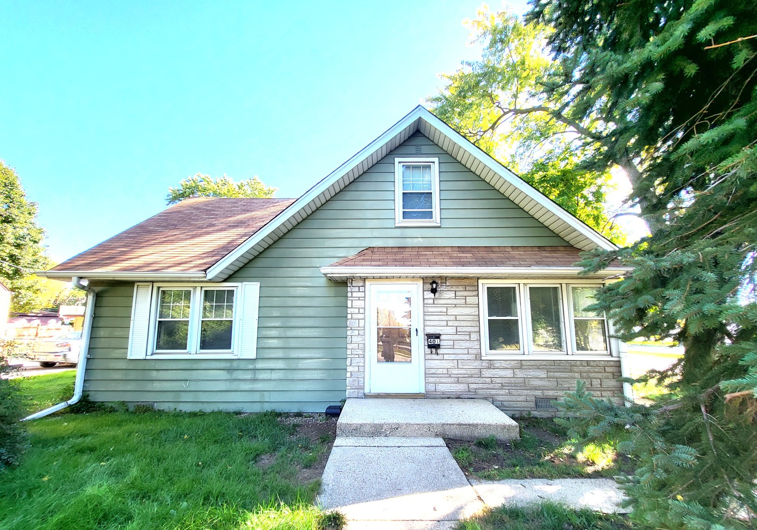 401 North Wolf Road Northlake, IL 60164 - Photo 1 of 15 a front view of a house with a yard