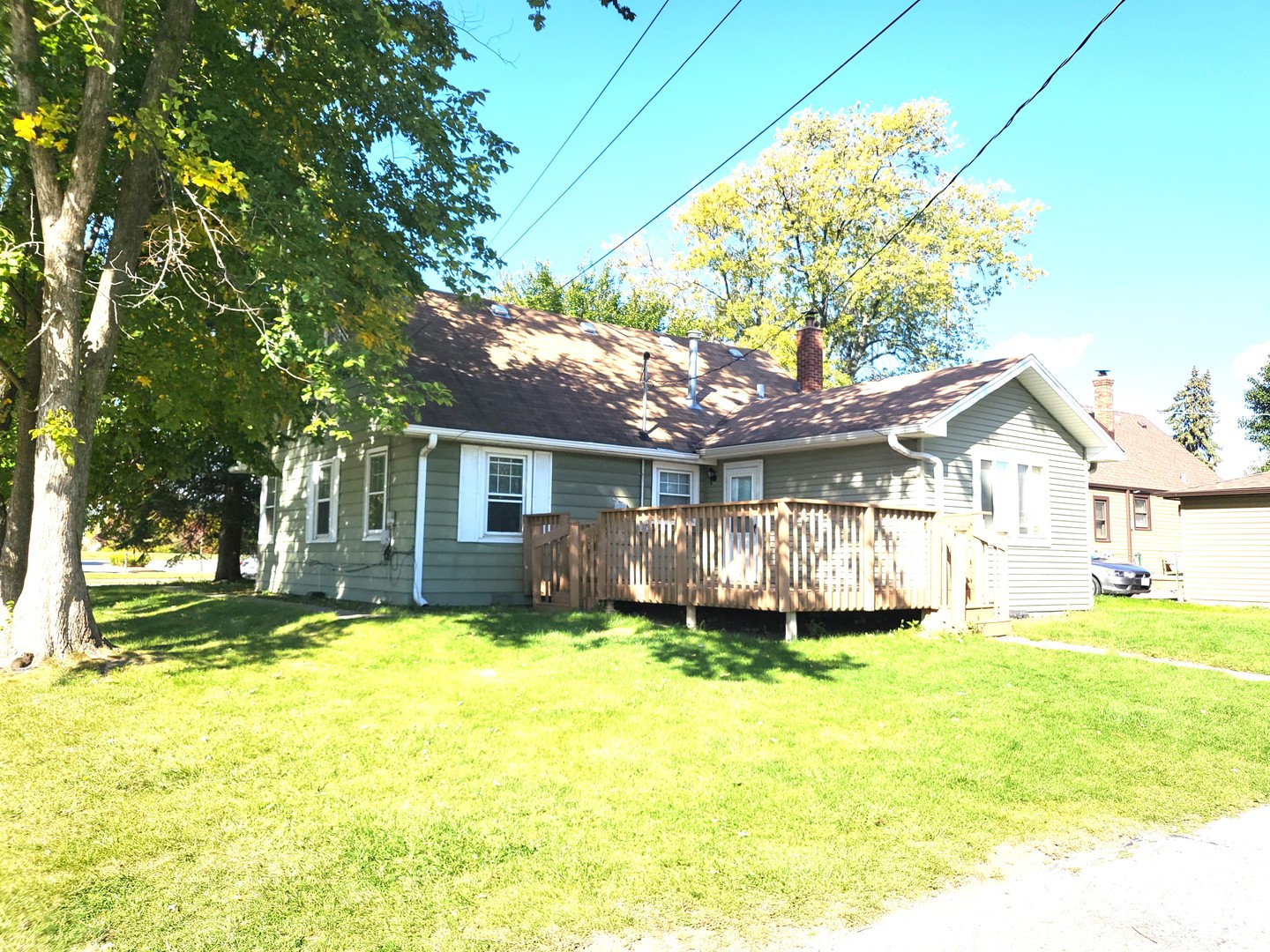401 North Wolf Road Northlake, IL 60164 - Photo 11 of 15 a front view of a house with a yard