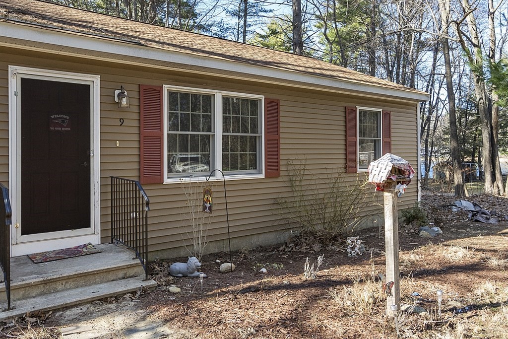 9 Crescent Road Lunenburg, MA 01462 - Photo 2 of 39
