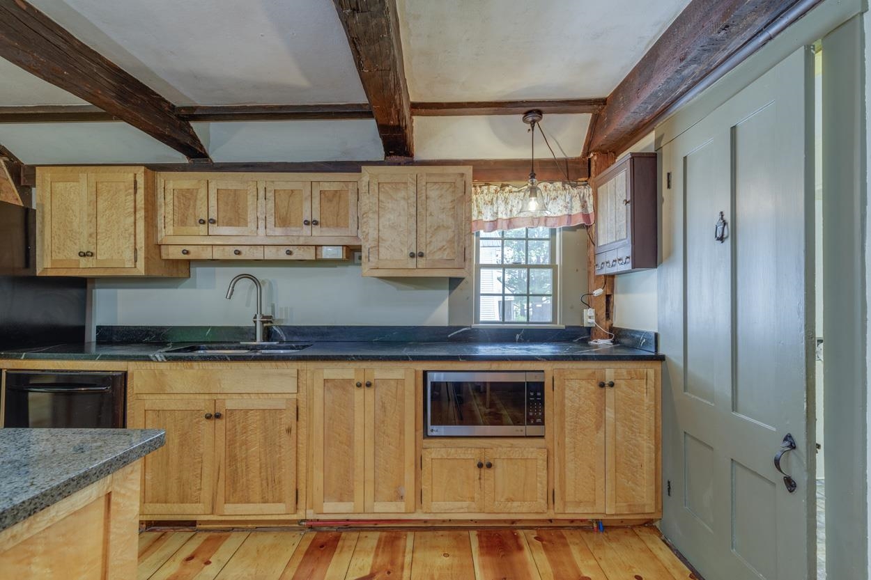 2 Raymond Road Deerfield, NH 03037 - Photo 10 of 53