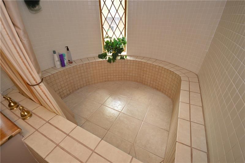 220 Darlington Road Pittsburgh, PA 15229 - Photo 15 of 25 so COOL, a sunken tub in the turret