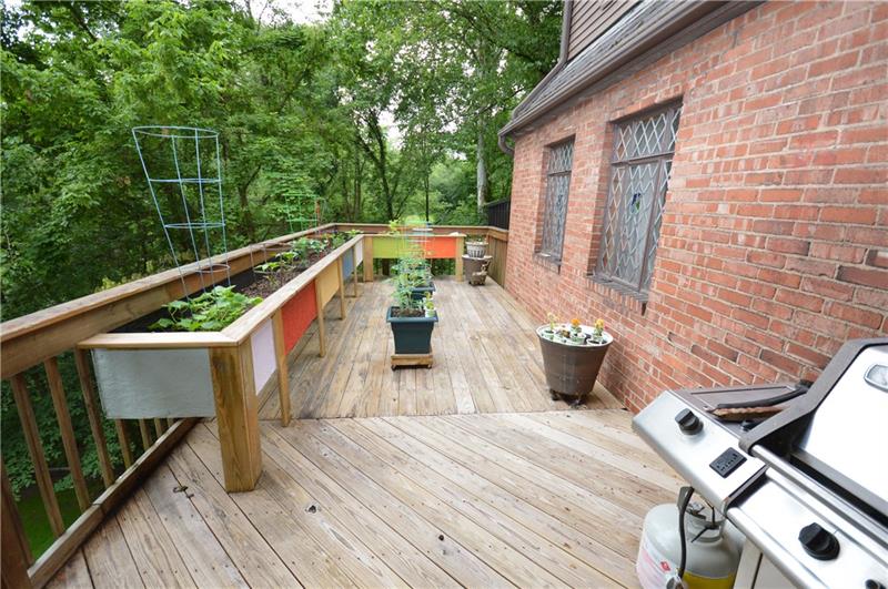 220 Darlington Road Pittsburgh, PA 15229 - Photo 21 of 25 more deck!!!