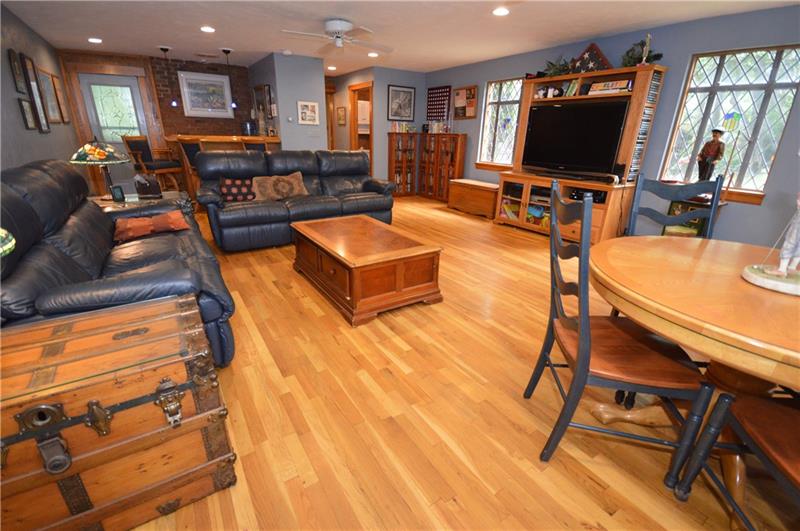 220 Darlington Road Pittsburgh, PA 15229 - Photo 8 of 25 huge first floor family room