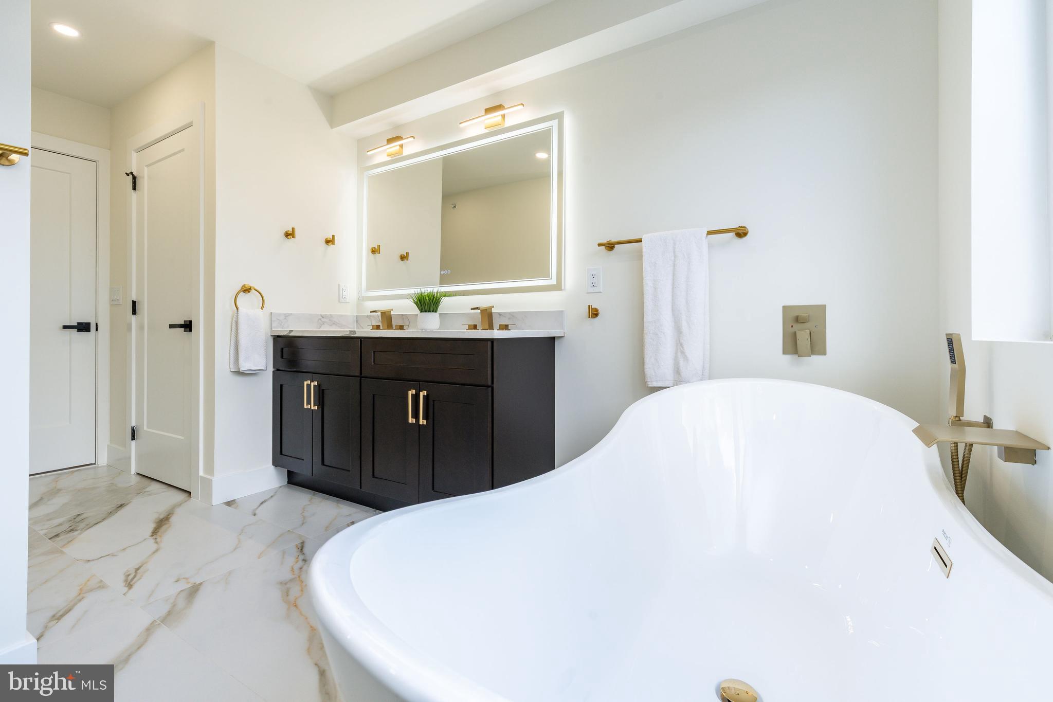 2510 Sepviva Street Philadelphia, PA 19125 - Photo 31 of 64