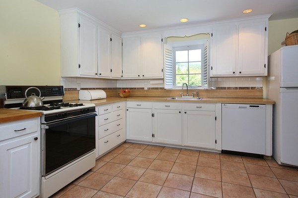 40 Albemarle Road Newton, MA 02460 - Photo 4 of 6
