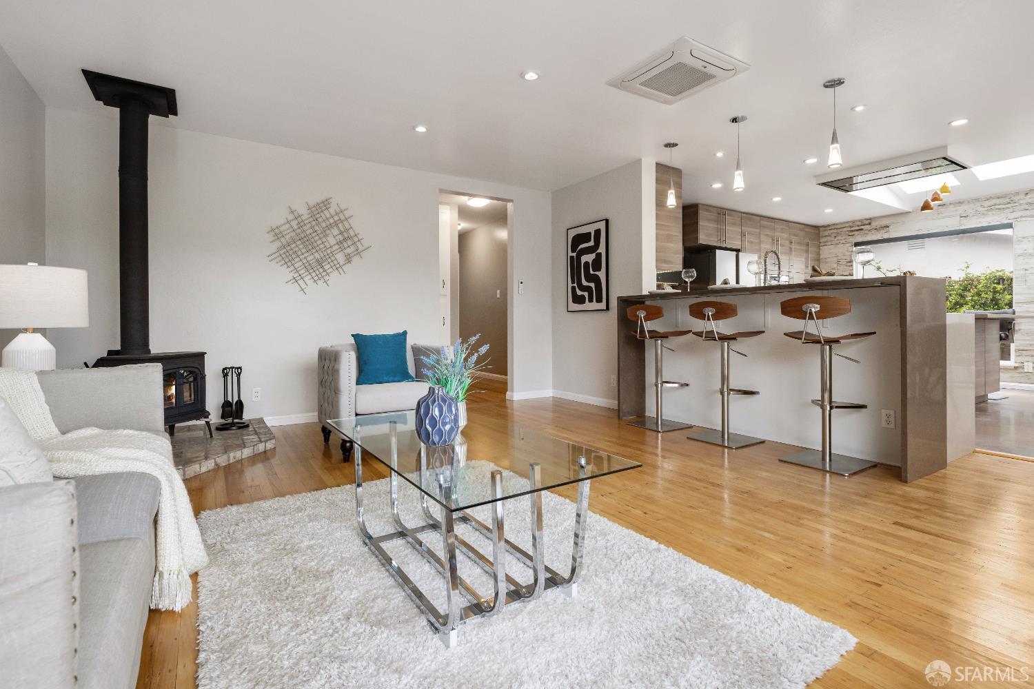 316 Seaside Drive Pacifica, CA 94044 - Photo 3 of 37