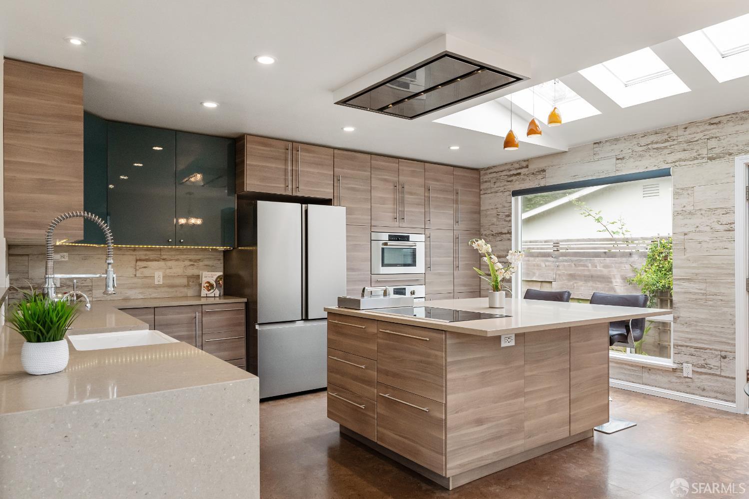 316 Seaside Drive Pacifica, CA 94044 - Photo 6 of 37