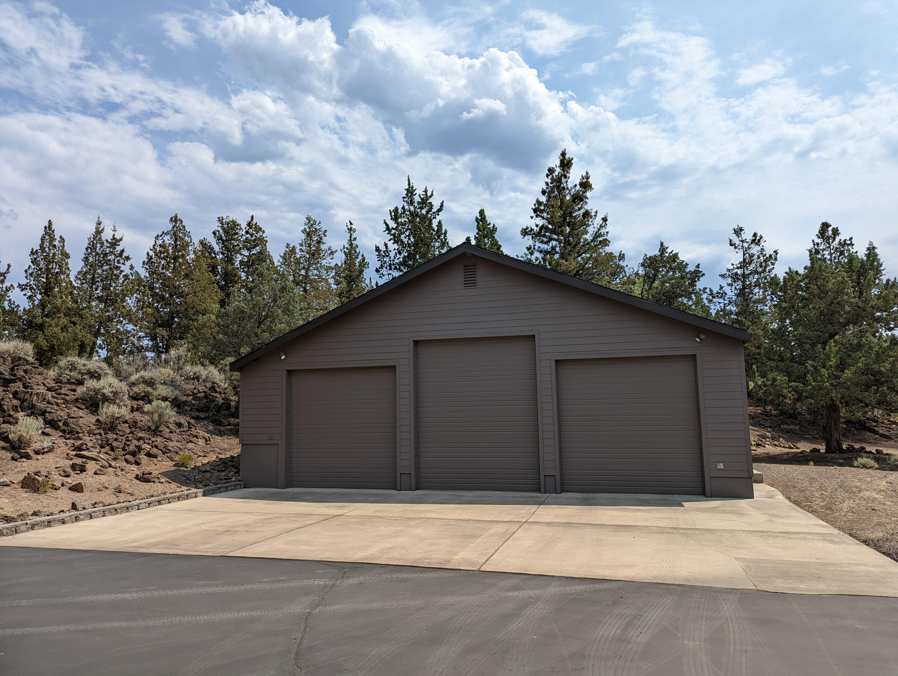 64355 Crosswinds Road Bend, OR 97703 - Photo 5 of 54 64355 Crosswinds