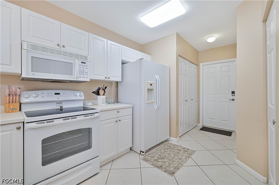 13120 Broadhurst Loop, Unit 505 Fort Myers, FL 33919 - Photo 14 of 28 a kitchen with cabinets and appliances