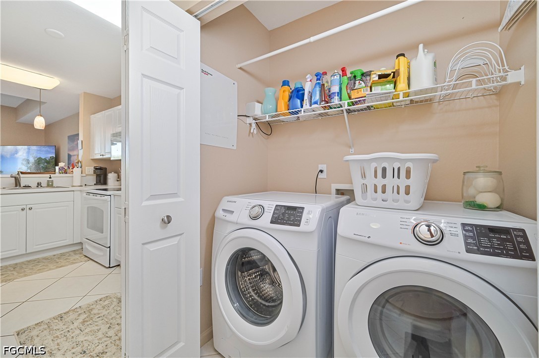 13120 Broadhurst Loop, Unit 505 Fort Myers, FL 33919 - Photo 16 of 28 a view of washer and dryer in a utility room