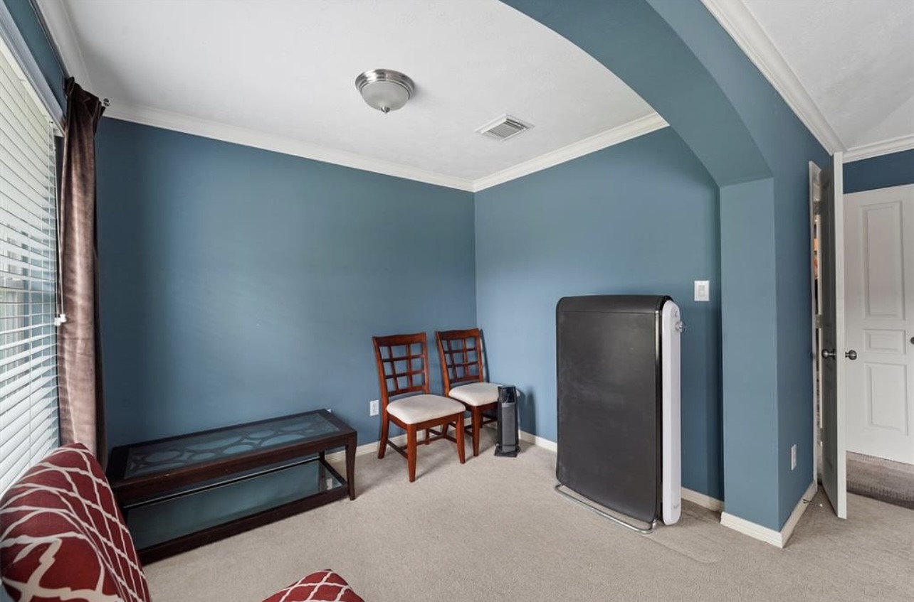 2646 Couch Street Houston, TX 77008 - Photo 16 of 21 a room with furniture and air hockey table