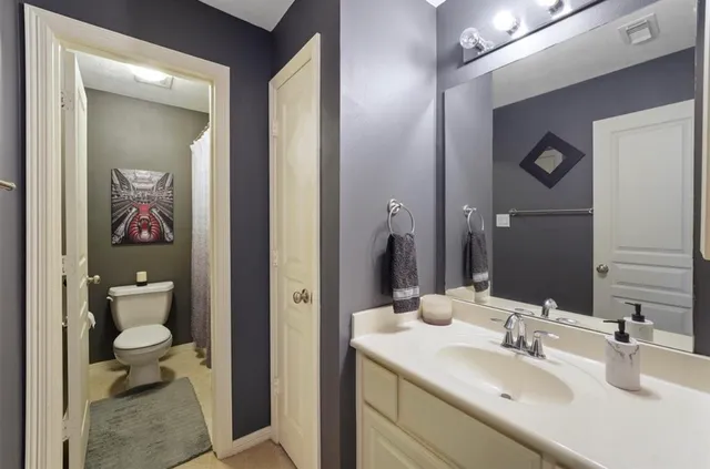 $2,700 | 2646 Couch Street, Houston, TX 77008