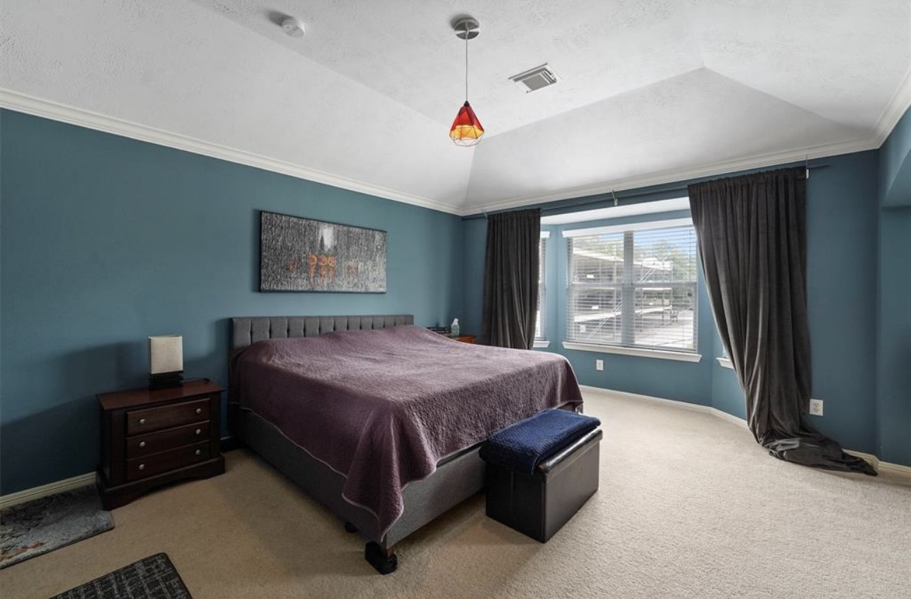2646 Couch Street Houston, TX 77008 - Photo 9 of 21 a spacious bedroom with a bed and a window
