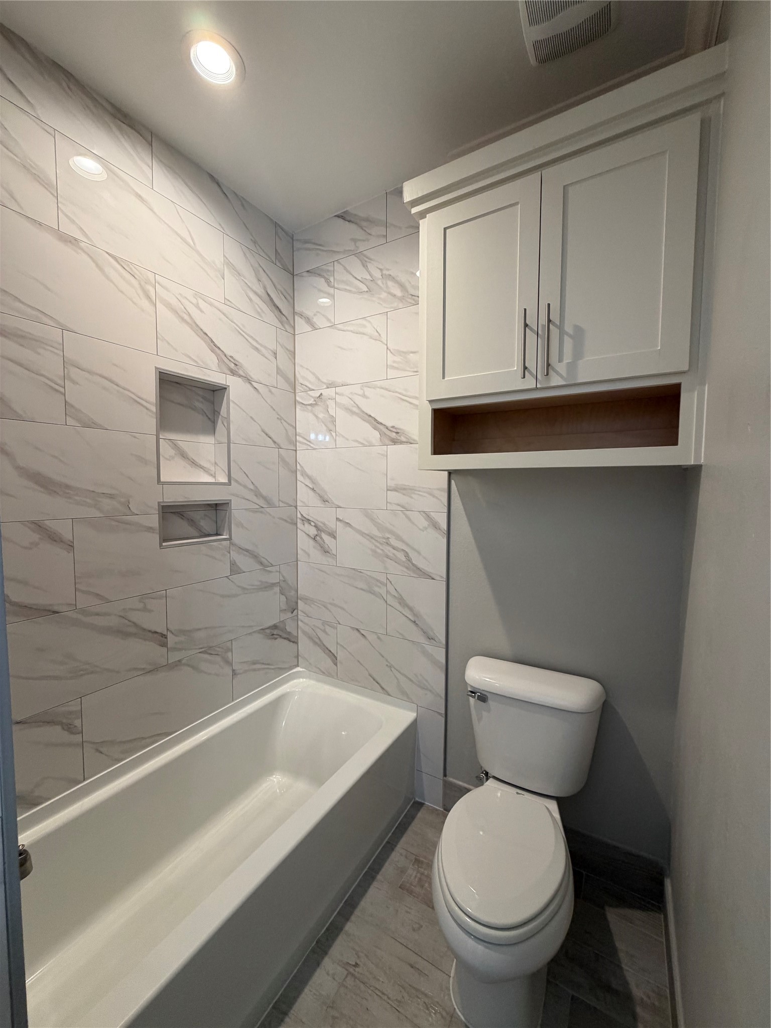 749 Buffalo Trail Angleton, TX 77515 - Photo 29 of 30 a bathroom with a toilet and a bathtub