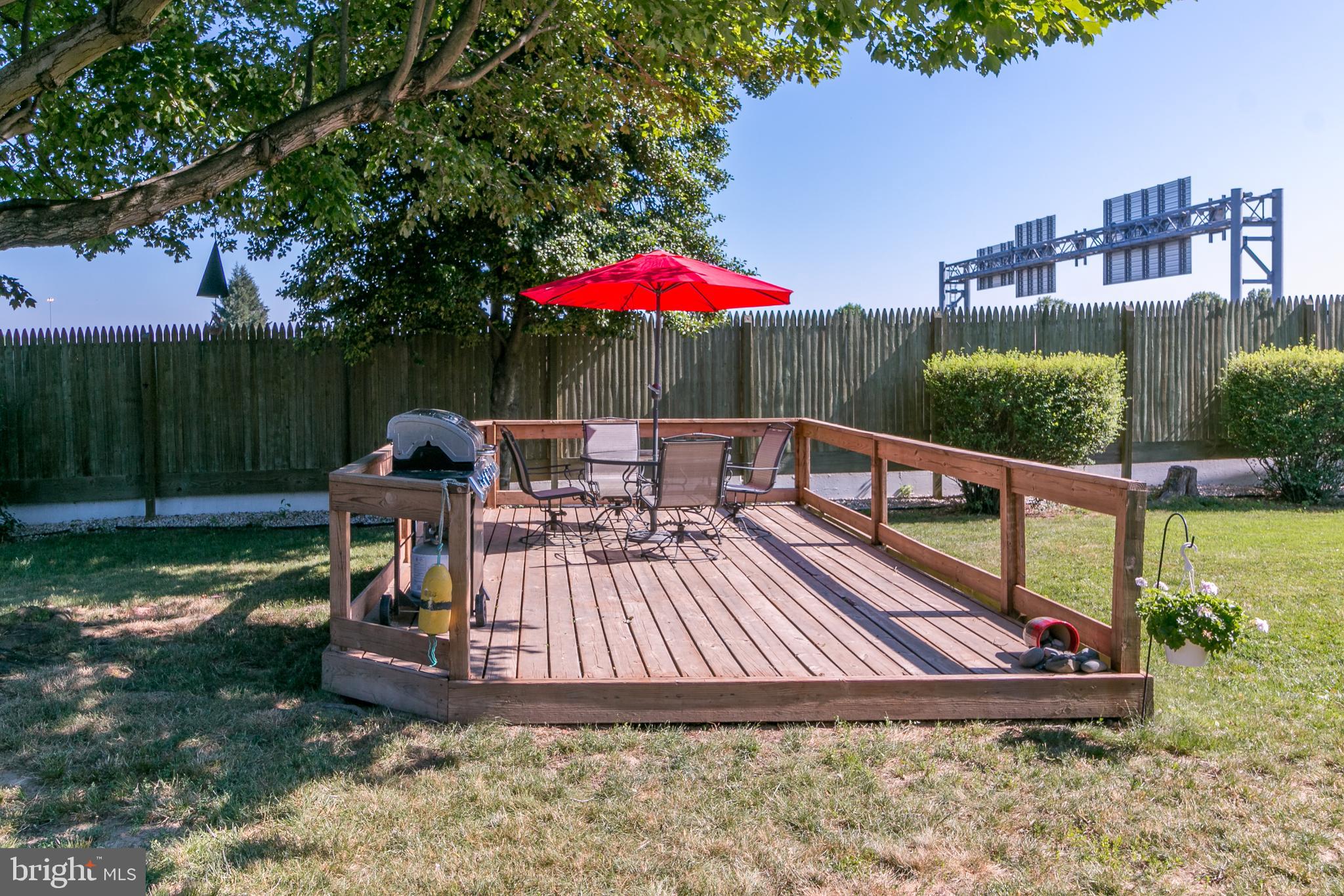 35 Russell Road New Castle, DE 19720 - Photo 42 of 45 Free-standing Deck