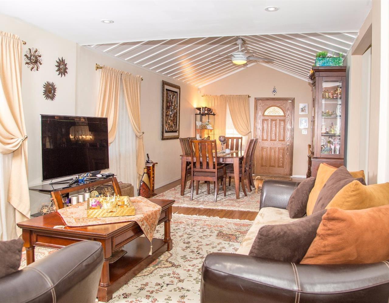 9936 Pinewood Avenue Tujunga, CA 91042 - Photo 2 of 11