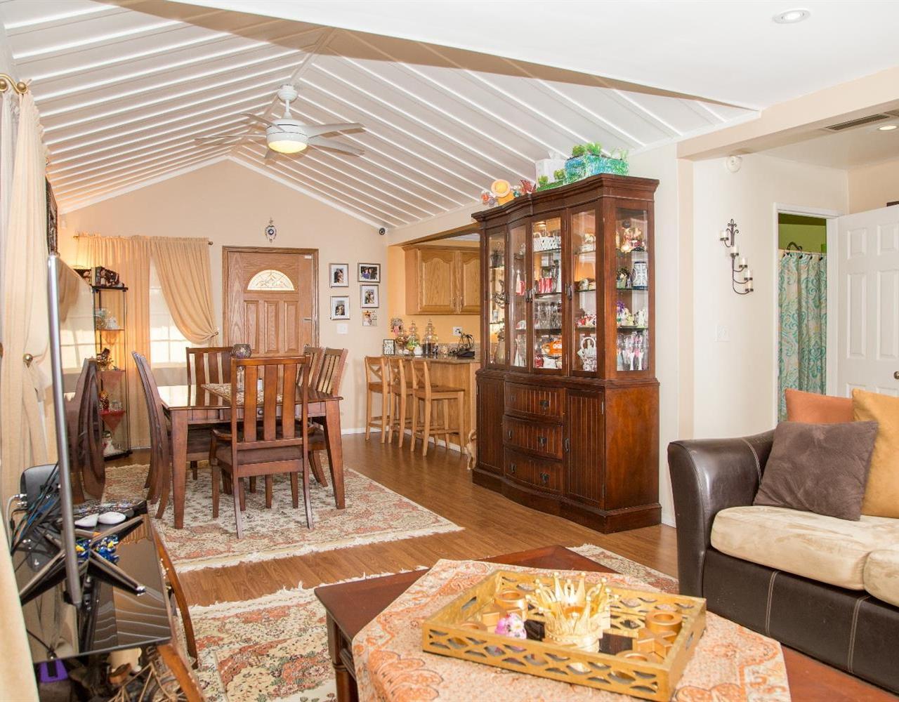 9936 Pinewood Avenue Tujunga, CA 91042 - Photo 3 of 11